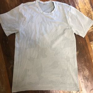 lululemon Metal Vent Tech- Patterned Chambray/White